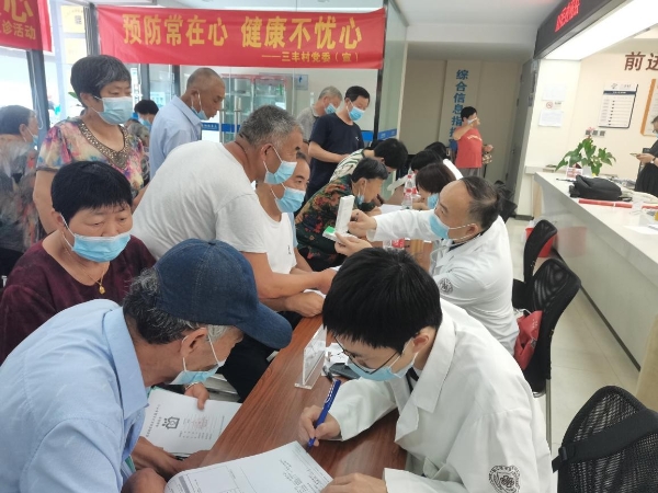 情暖夕阳：农场医院志愿者为老人送健康关怀践行南丁格尔精神凯发体育登陆网址